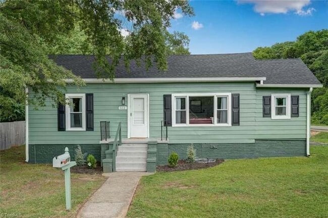 Photo - 512 Glovenia St