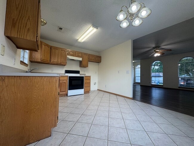 Photo - ***1502 Cresent***