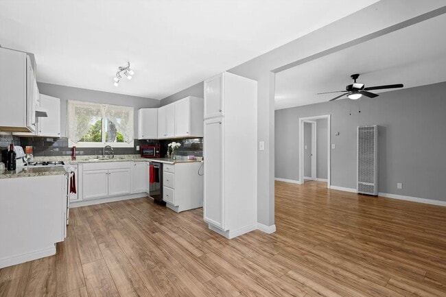 Cocina - 14172 Osborne St