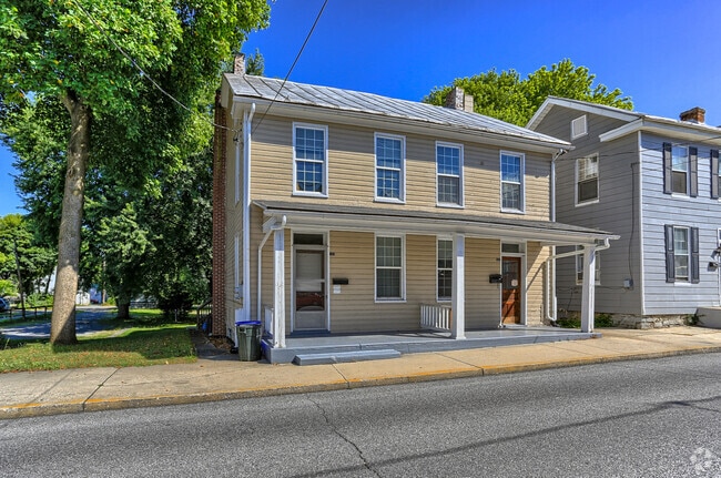 Building Photo - 115 E Burd St Rental