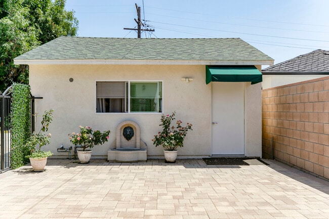 Photo - 1748 Opechee Way