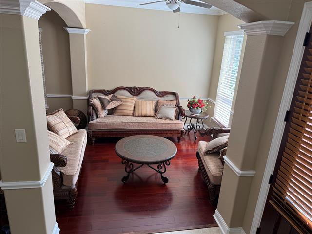 Photo - 909 Araf Ave