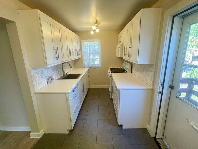 Photo - 72 Standish Rd Unit APT 4