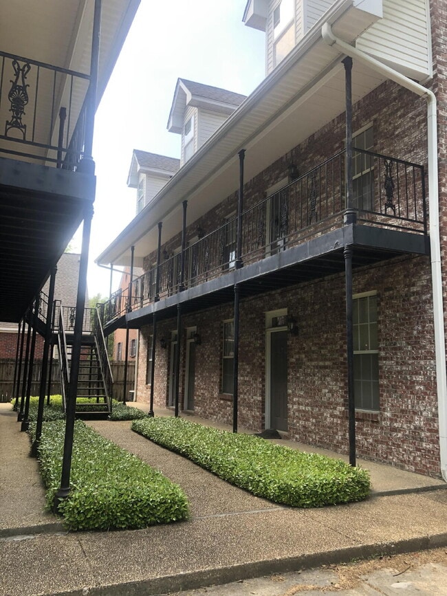 Building Photo - Spacious 2-Story Townhome-Style Apt on S. Montgomery | 2 Bed 2.5 Bath Near MSU Unit Apt 7