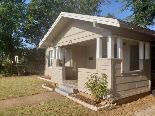 Photo - 2811 Lawrence Rd