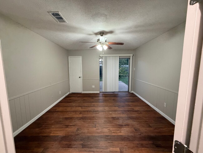 Photo - 2018 Auburn Dr