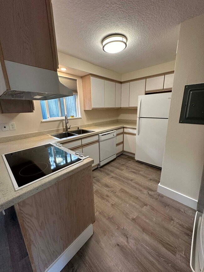 Photo - 335 SW 1st St Unit 2