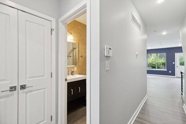 Photo - 1847 E Huntingdon St Unit B Upper