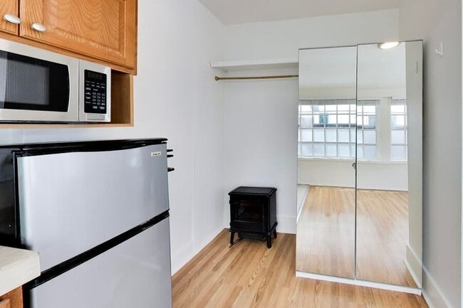 Photo - 628 Waverly Street-E Unit E
