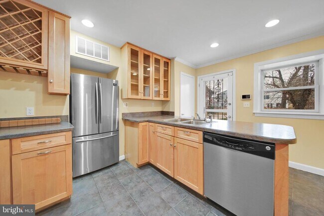 Photo - 1337 Kearny St NE