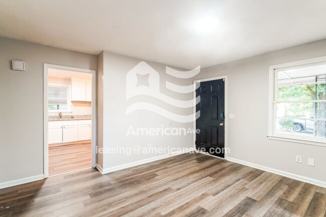 Photo - 912 Old Oak Dr