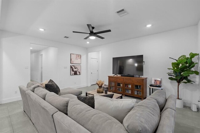 Photo - 19328 Colgin Dr