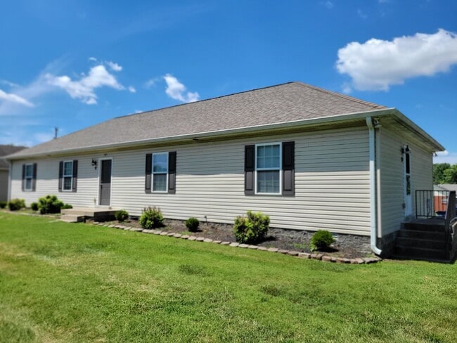 Building Photo - Spacious 2 bedroom, 2 full bath Unit D