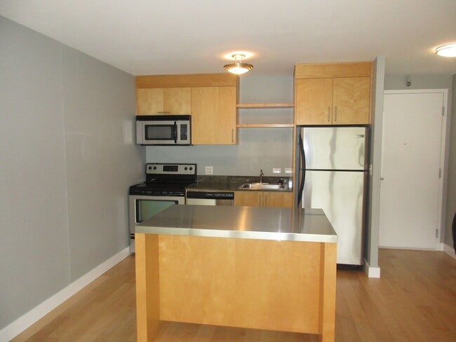 Photo - Harrison East Condos - 1 bed/1 bath w/balcony/storage/free laundry/pool (DOWNTOWN/PSU/OHSU) Unidad HE3G