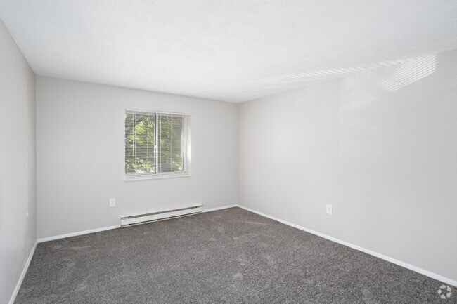 1BR, 1BA - 745SF - Bedroom