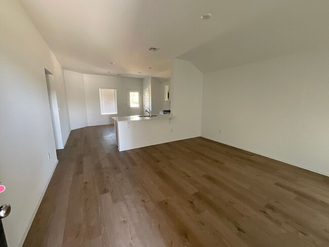 Photo - 2022 Meadow Ln