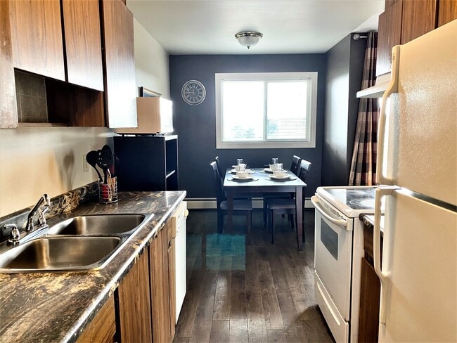 Photo - 11245-11245-31 31 Ave NW