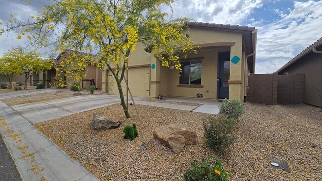 Photo - Cozy Never-Leased-Before 3 bedroom 2 bath home in Youngtown!