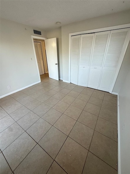 Photo - 1235 W River Dr