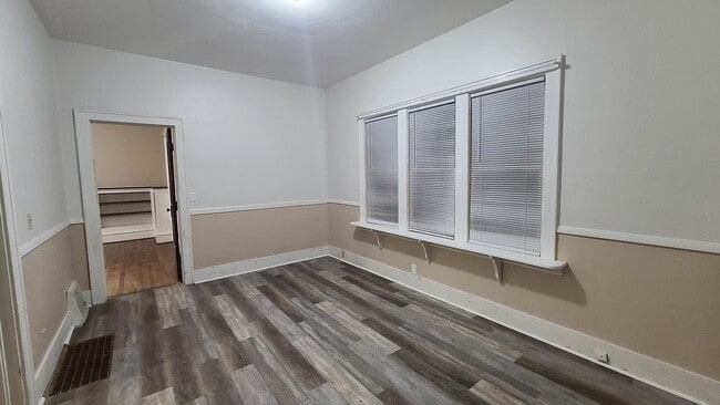 Photo - 615 W Main St