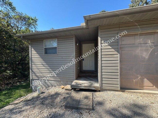 Building Photo - Grand Oak Road Unit 63 Grand Oak