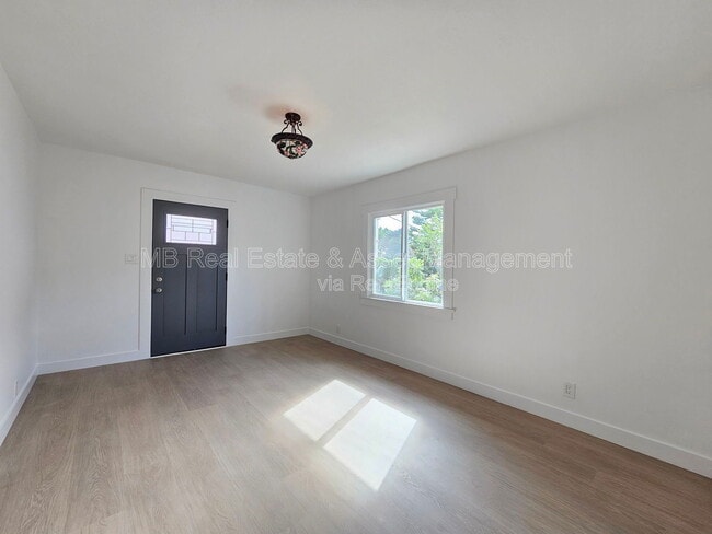 Photo - 635 4th St