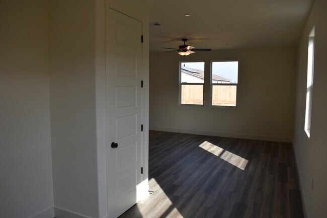 Photo - 4649 Jema Wy