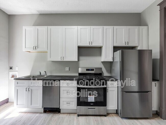 Photo - 214-216 W Steins St