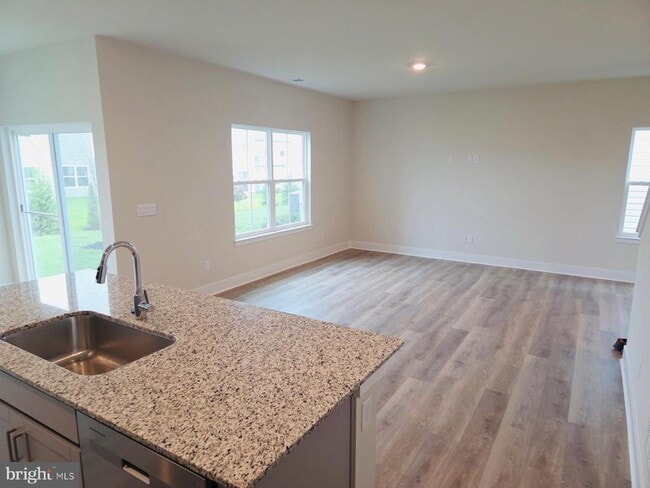 Photo - 232 Munsee Cir