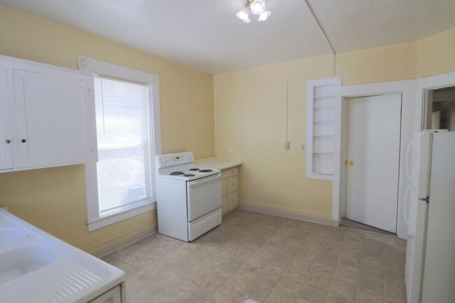 Photo - 405/407 W 5th Street Unit 4