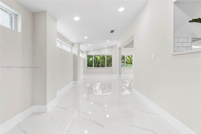 Photo - 1140 NE 183rd St