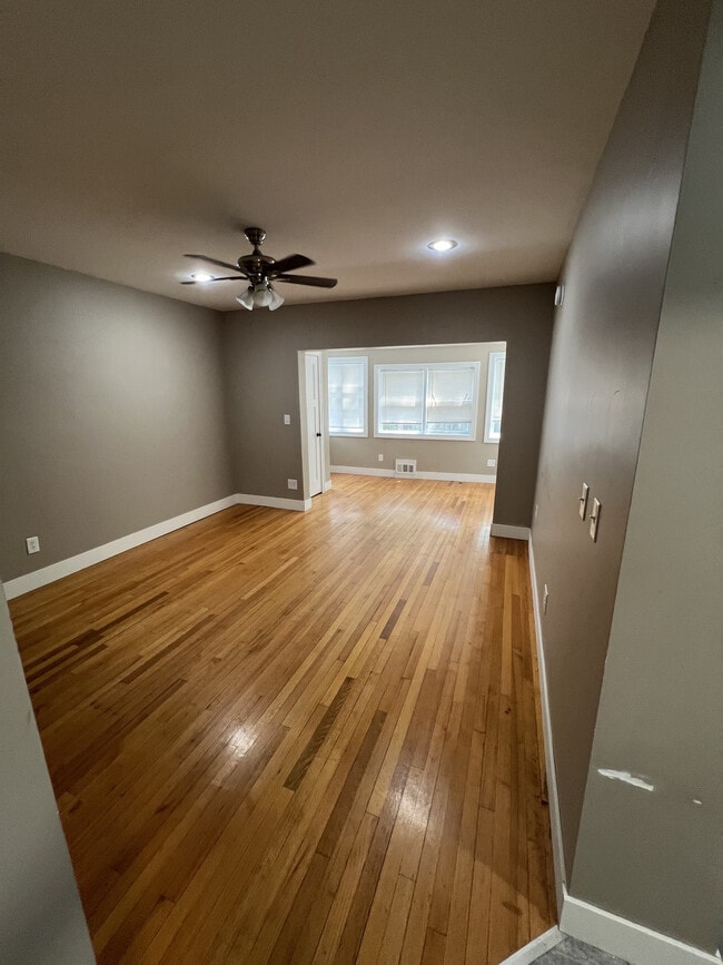 Building Photo - 718 Locust St Unit 4