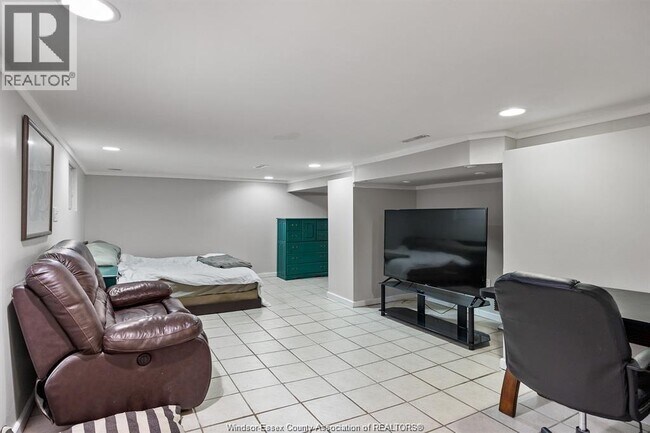 Photo - 1640 HALL LOWER