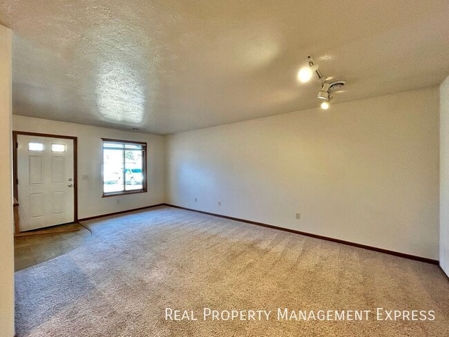 Photo - Cozy 1 Bedroom 1 Bathroom Townhome in Bran...