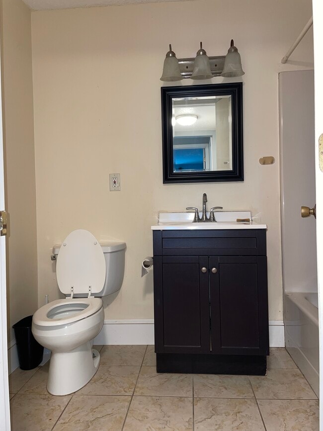 Building Photo - 15 Bower Rd Unit E4