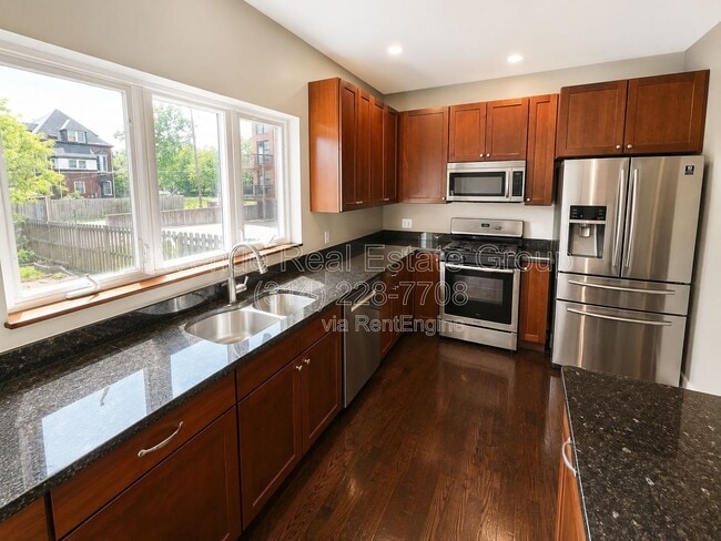 Photo - 4250 Olive St