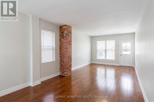 Photo - 395 Clinton St