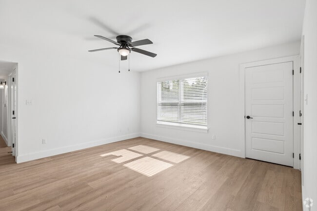 C1 3BR, 2BA - 1,083SF - Living Room