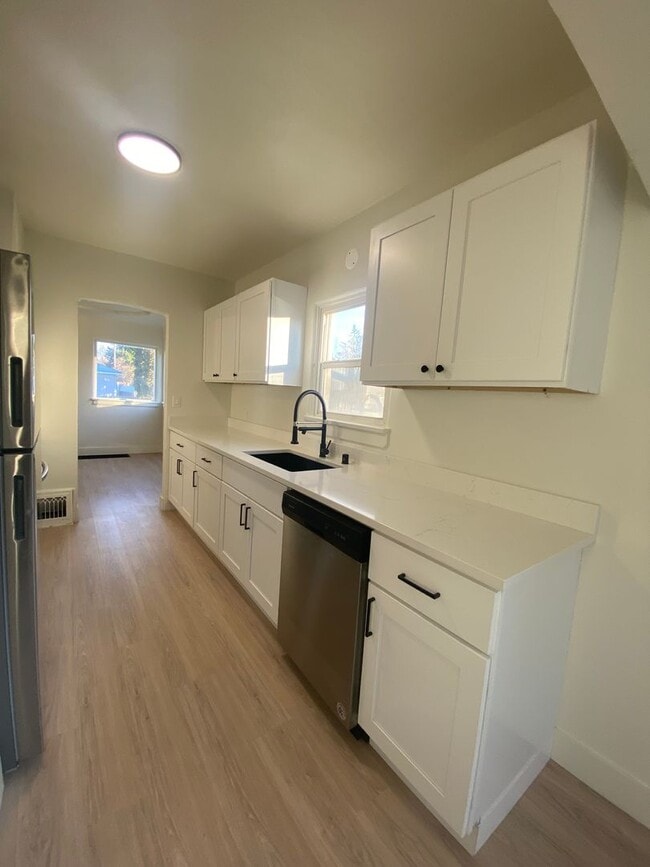 Photo - Move in special ONE month free – Spacious 4-Bedroom, 2-Bath Home in Spokane Valley