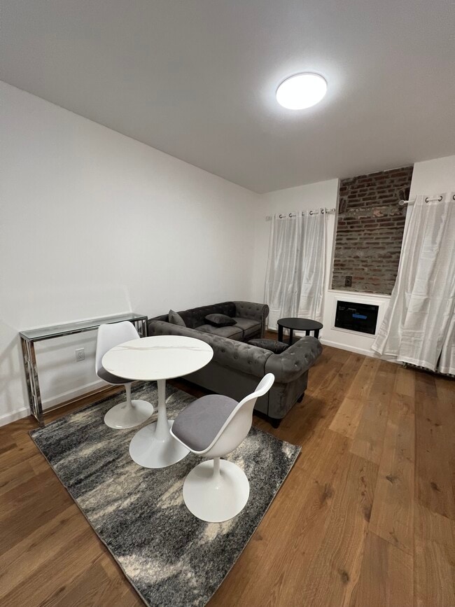 Photo - 239 W 12th St