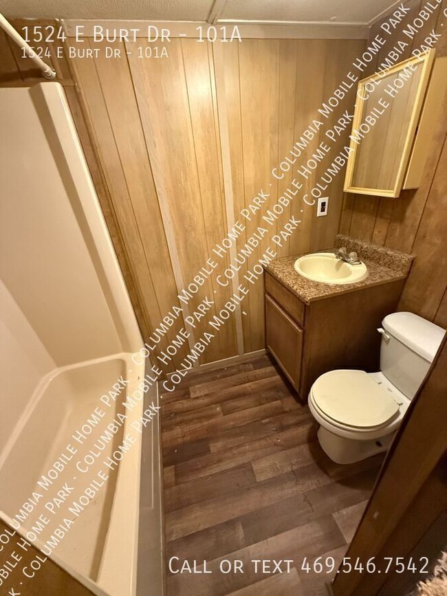 Photo - 1524 E Burt Dr House