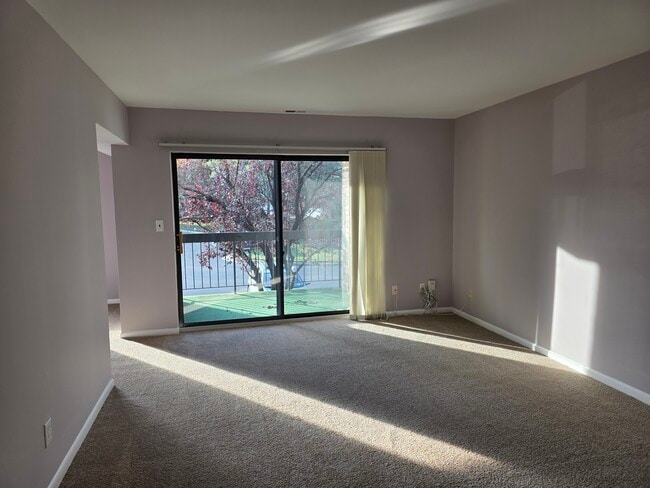 Building Photo - 3 Mullingar Ct Unit 201