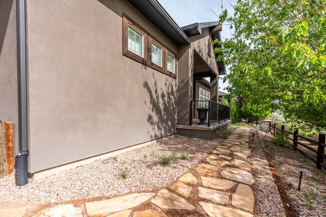 Photo - 2094 Two Wood Dr