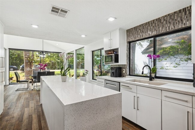 Photo - 64 N Timber Top Dr