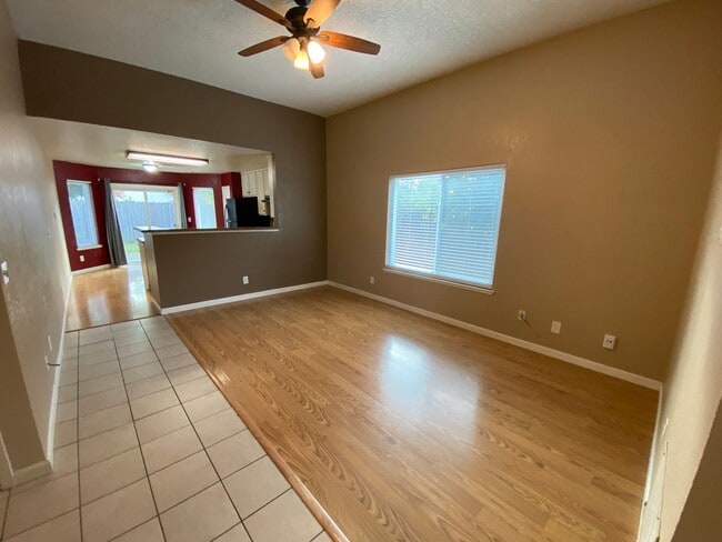 Photo - Spacious Halfplex in a Court