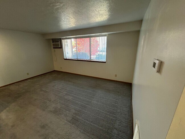 Photo - 2 bedroom, 1 bath apartment with large sha... Unidad 01