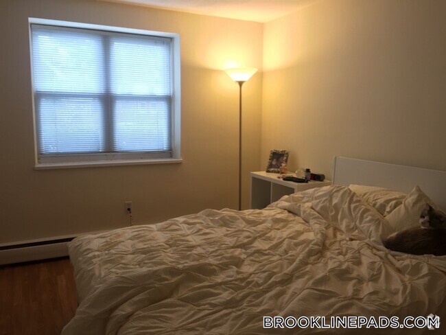 Building Photo - 110 Babcock St Rental
