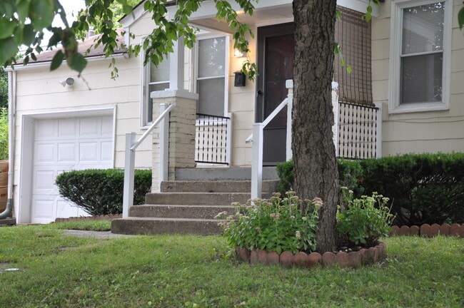Building Photo - Apollo-Pre-Leasing Now for the Fall Semest... Rental