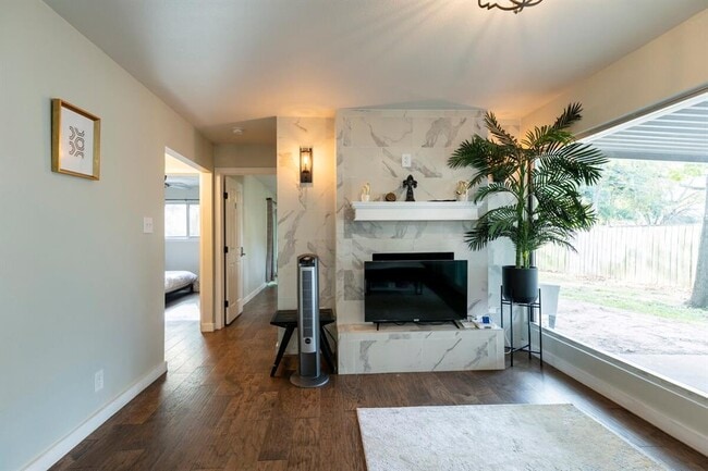 Photo - 1707 Deerfield Dr