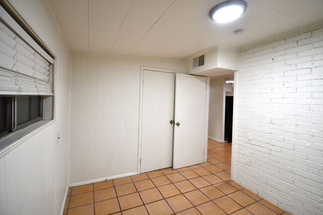 Photo - 190 W Adamsville Rd Unit 1